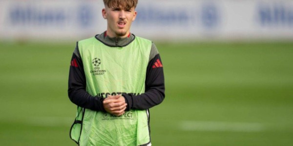 还在读高中！拜仁17岁男孩奇幻4天：2天上学+2天踢球 2场2球2破荒