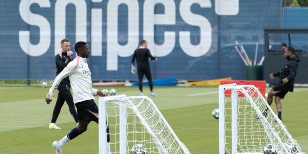 巴黎首夺欧冠！登贝莱法网高举大耳朵杯，金球奖稳了？5-0屠杀创历史！