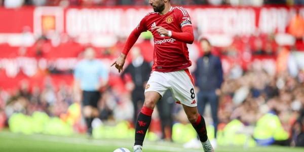 曼联真要散了？B费被曝密会沙特土豪，周薪百万镑！内维斯喊话：快来！