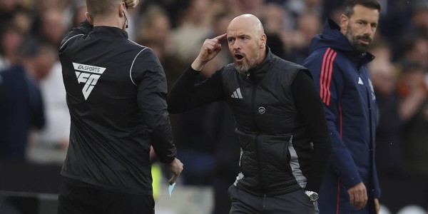 曼联怪圈：一种当代的“表演主义”与后现代“输学”