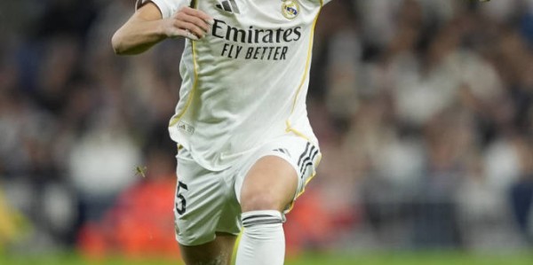 伯纳乌风云：皇家马德里与摩纳哥的欧冠关键战，姆巴佩能否用进球回应嘘声？