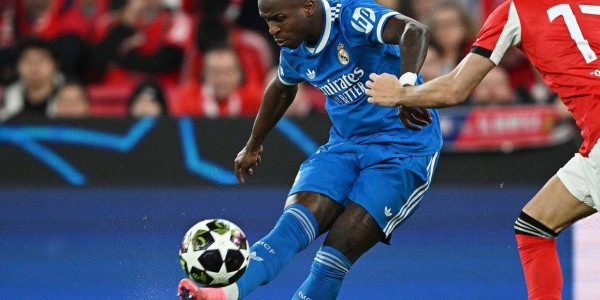 威尼修斯一脚世界波，把穆里尼奥踢上了看台。皇马这次算是在光明球场，把20天前的那笔账给清了